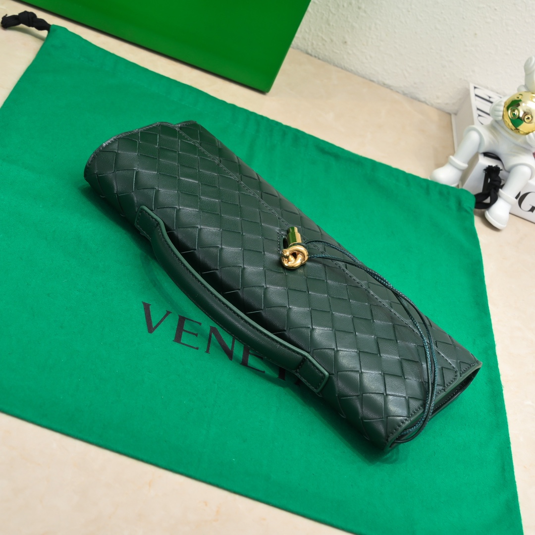 Bottega Veneta Clutch Bags